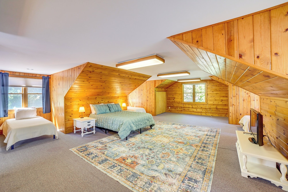 Live Large on Saddle Lake! Family Home w/ Dock