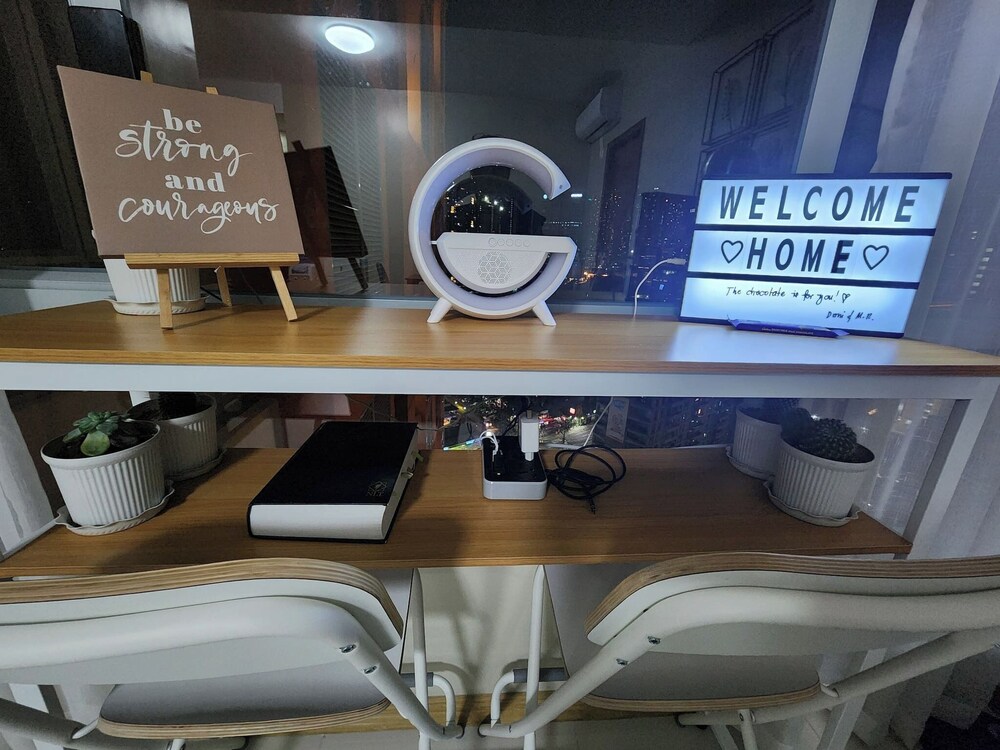 Cozy 1BR Condo in Mandaluyong City With City Skyline View