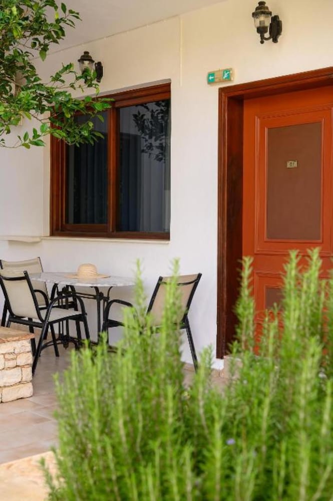 Anthos Apartments