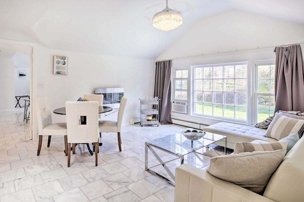 Easton Vacations - Elegant Connecticut Home: Fireplaces, Pet Friendly - Property Image 14