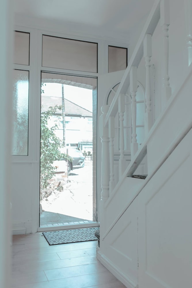 Cozy 3 Bedroom Home in Leeds, Perfect for Families and Groups