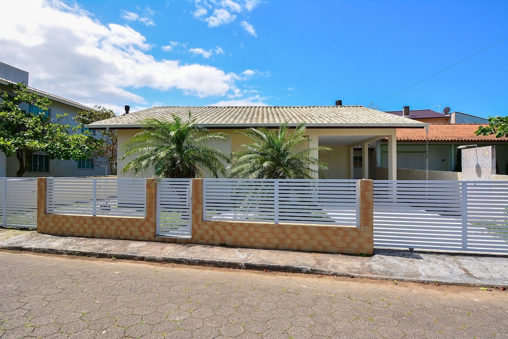 Casa com piscina a 250m da Praia PLH006