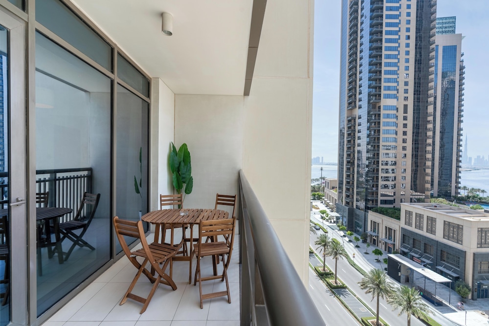 Lux BnB Creek Side 18
