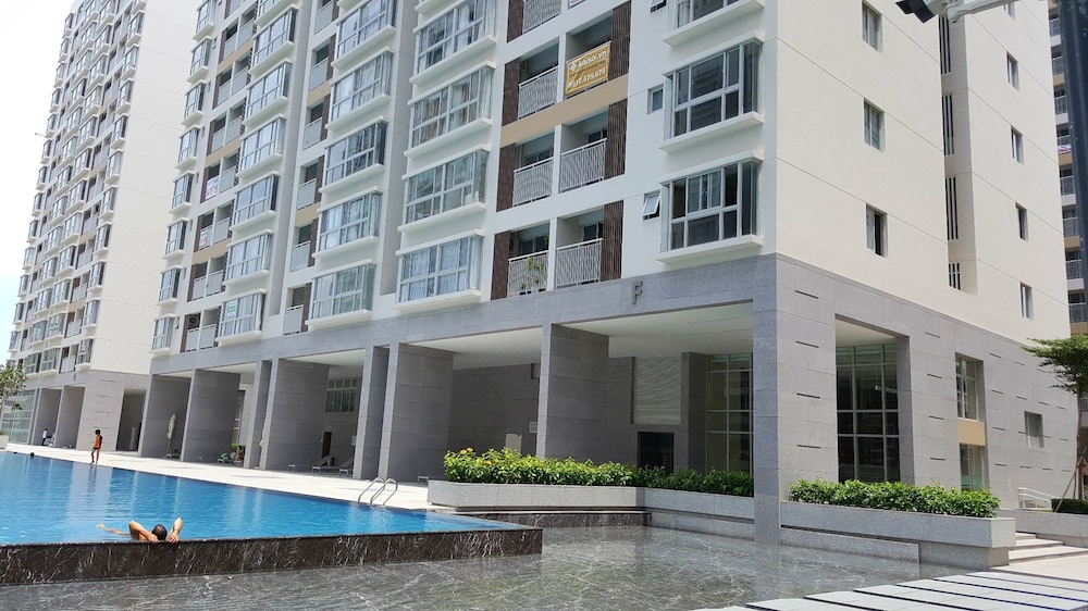 Henry Apt Expo Secc Goft SWPool F11th