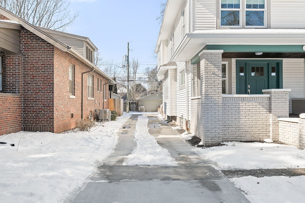 Adorable Broad Ripple Duplex