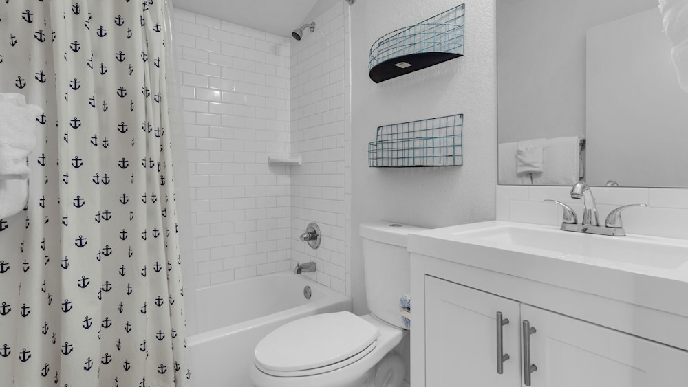 Your Ideal Beach Getaway With Private Pool, Game Room and Close to Beach!