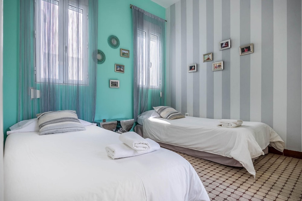 Cheerful 6 Bedroom House in Seville With Terraces