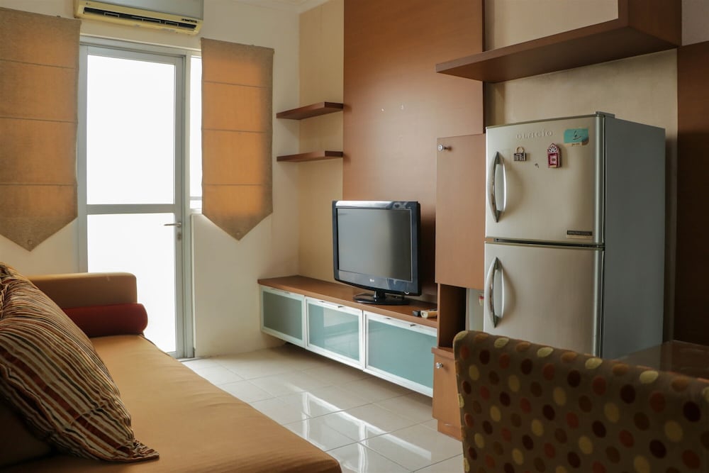 Strategic 2Br At Maple Park Sunter Apartment