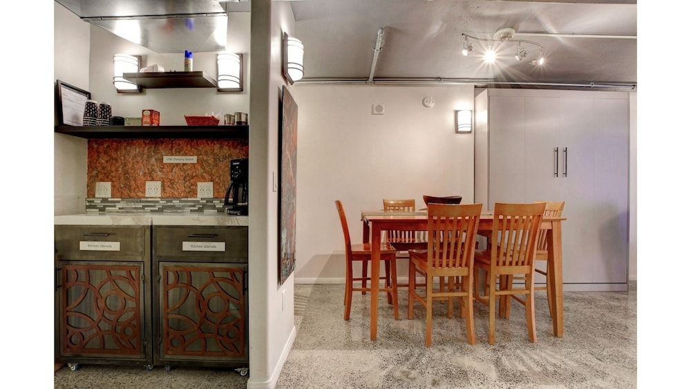 LVStripHouse Condos Sleeps up to 14