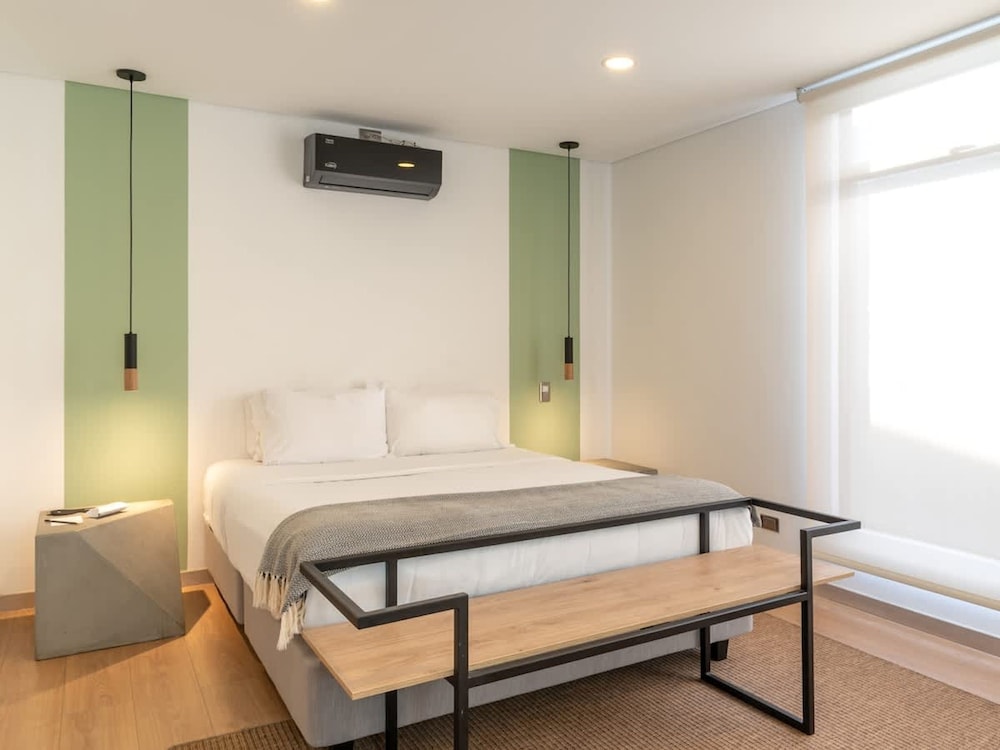 Perfect 3 BR w Balcony in Laureles Medell n