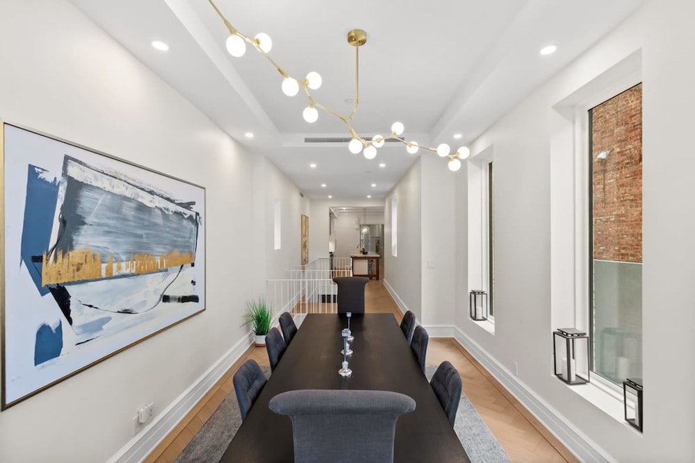 Riverside by Rove Travel 7BR Modern Townhouse