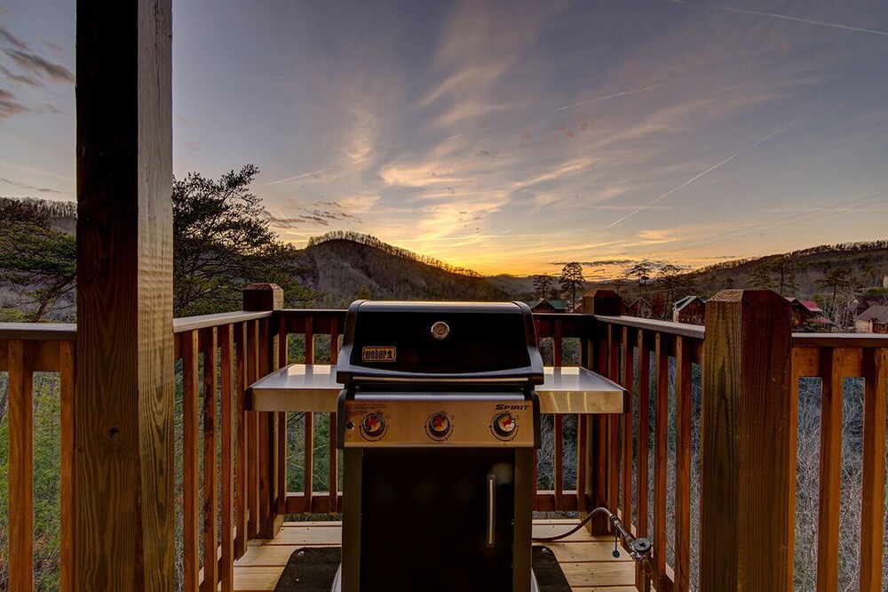 Critter Cove - 2 Bedrooms, 2 Baths, Sleeps 10 Home by RedAwning