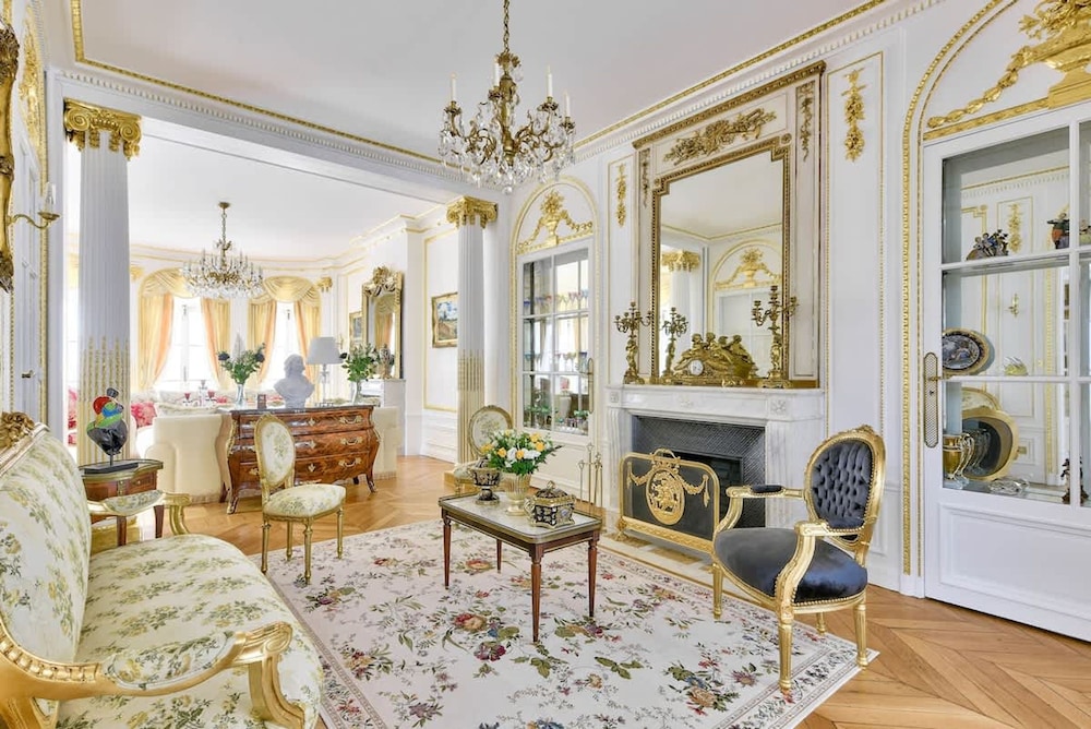 Noble Luxury Residence in the Heart of Paris