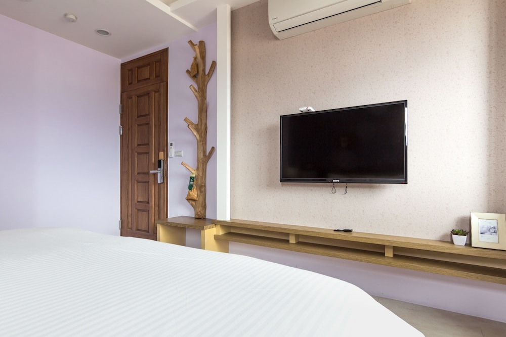 Jhongshan Building B&B