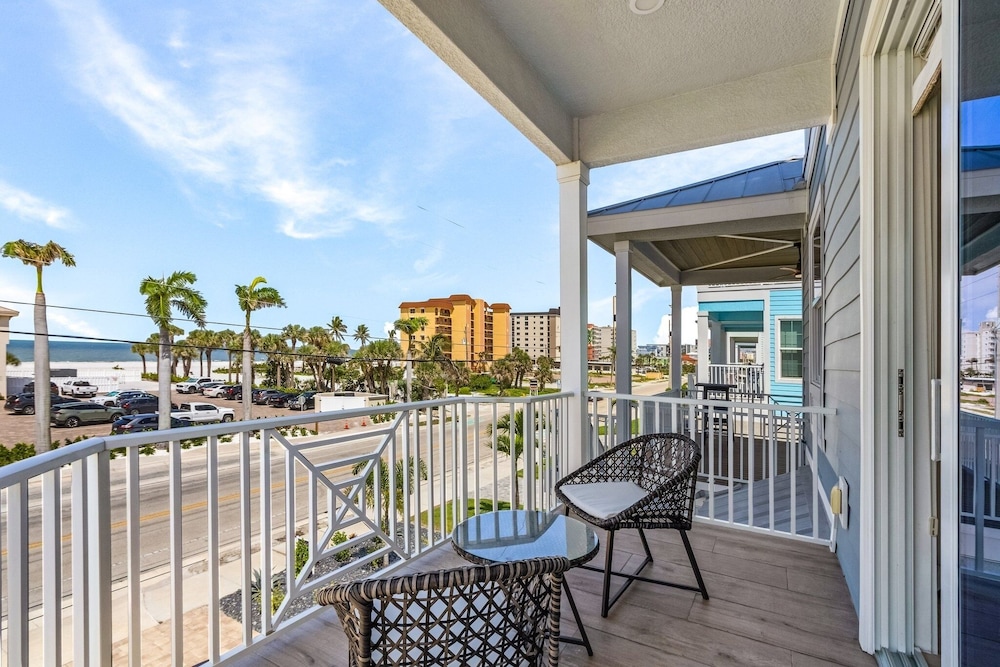 673 White Sands Retreat: Bay Views, Pool, Elevator 5 Bedroom Home
