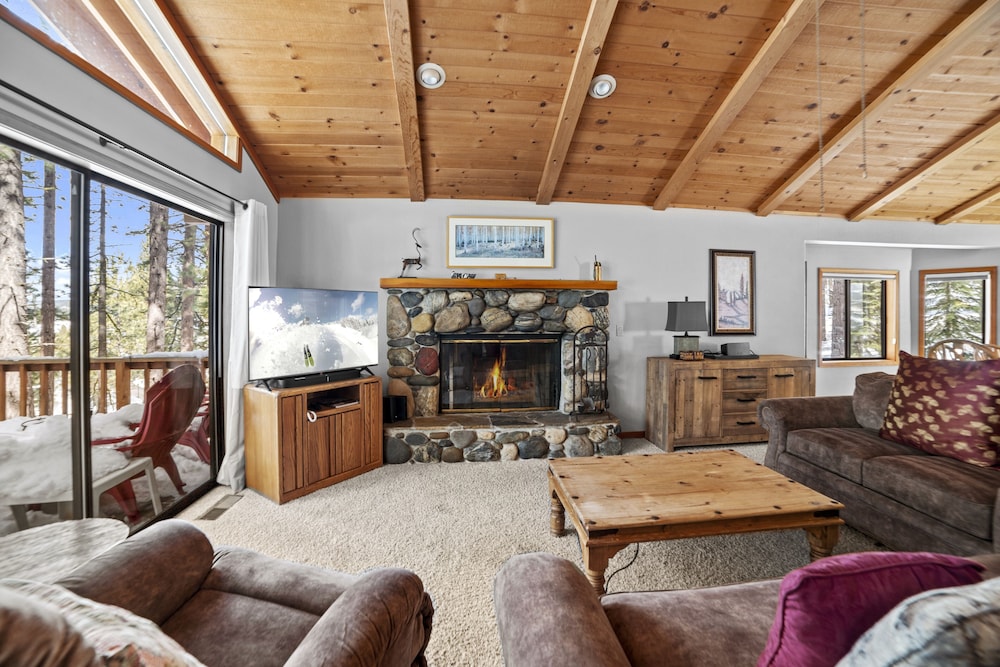 Lake Tahoe Vacations - 4 Bedroom Home at 392 Skidder Trail by RedAwning Save 10 on 3 Nights, 15 on 5 Nights! - Property Image 23