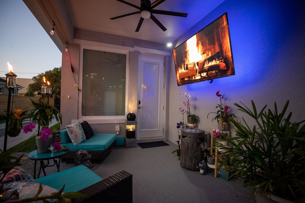 Brand New Modern Pet Friendly Zen Home W/ Private Home Theater & Hot Tub! 2 Bedroom Home by RedAwning