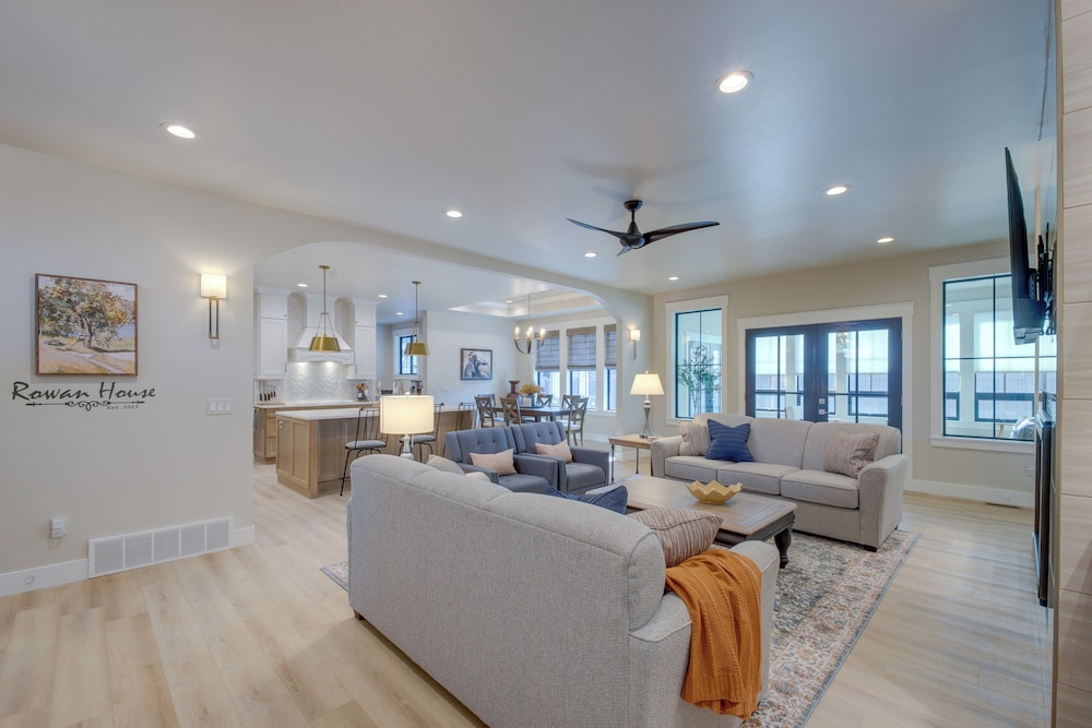 Red Lodge Home w/ Private Hot Tub & Fire Pit!