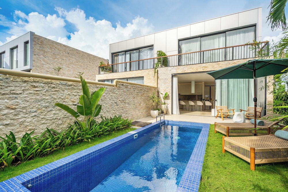 Hidden City Ubud - Modern Villas & Townhouses with Private Pools, Nature Views and Wellness Access