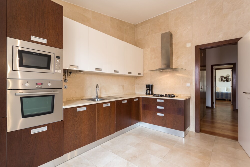 Alfama Modern Two-Bedroom Apartment w/ River View and Parking - by LU Holidays