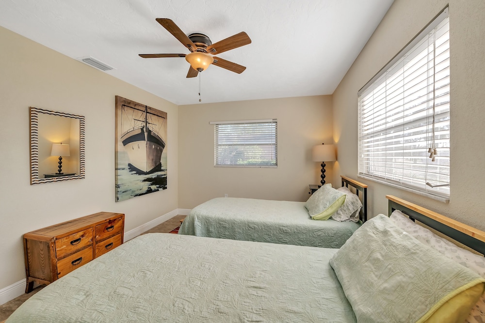 Beautiful Pool Home Near Siesta Key Beach 2 Bedroom Home