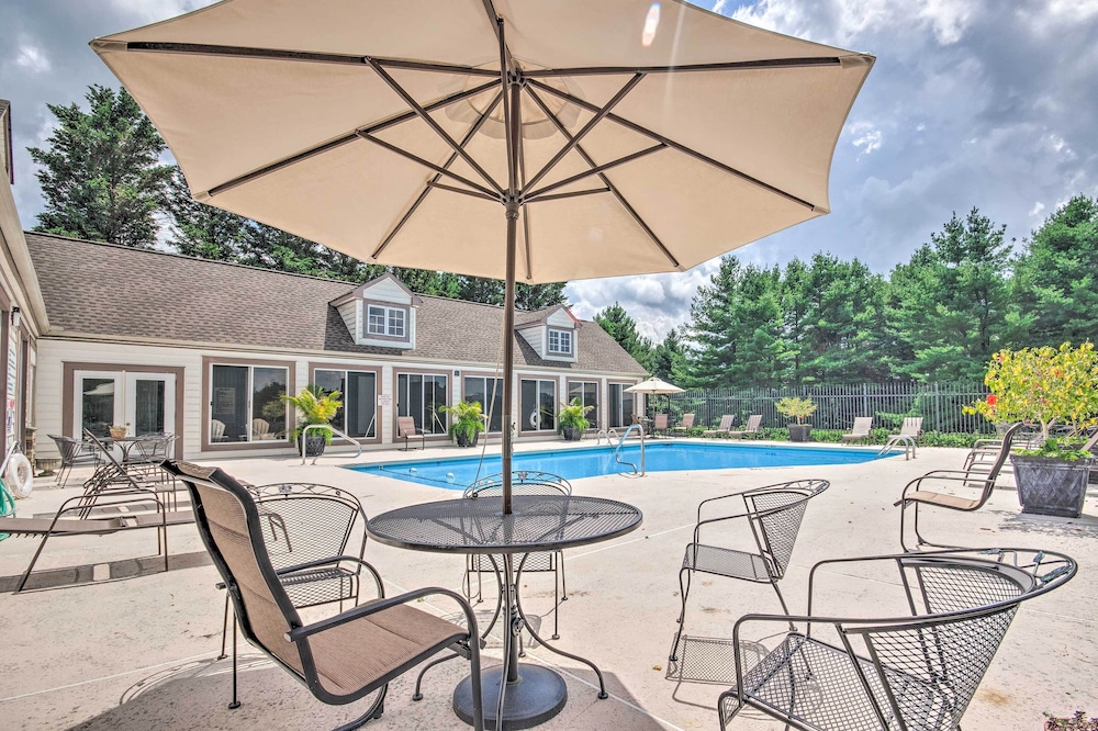 Golf, Hike & Explore: Blue Ridge Mtn Haven w/ Deck