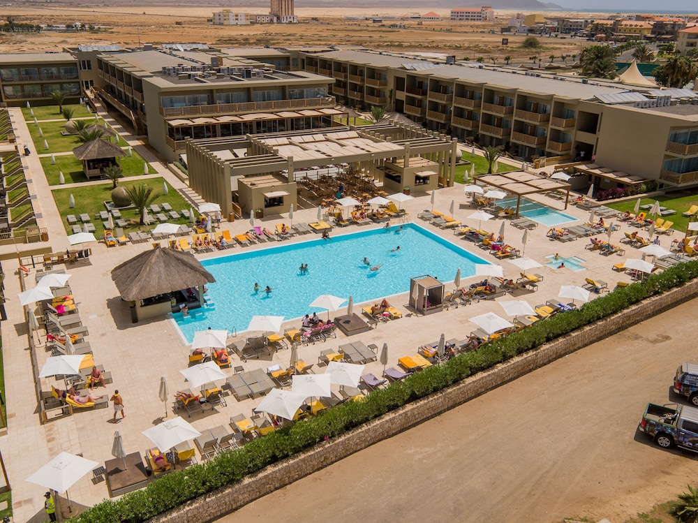 Hotel Oasis Salinas Sea