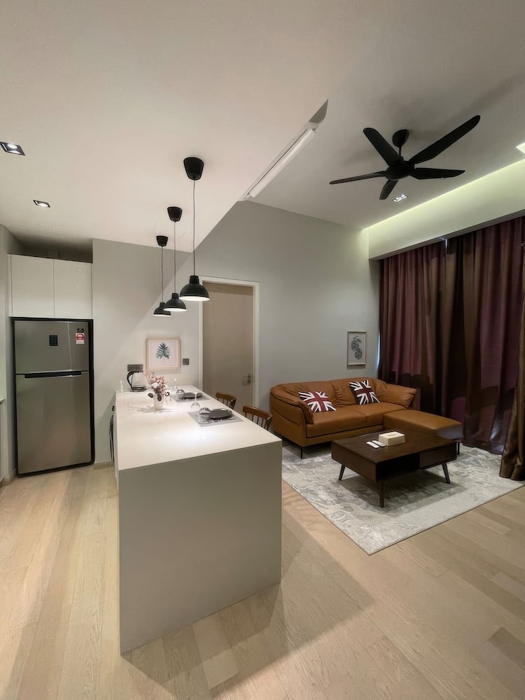 Mews Luxe Residence Apartments