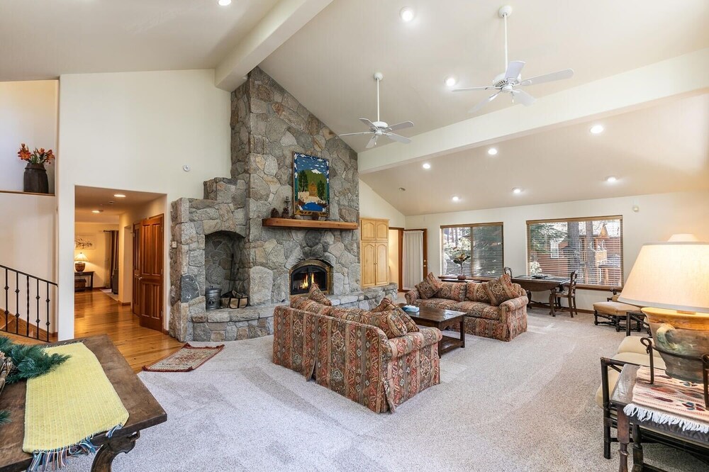 Silver Rock Lodge 5 Bedroom Home