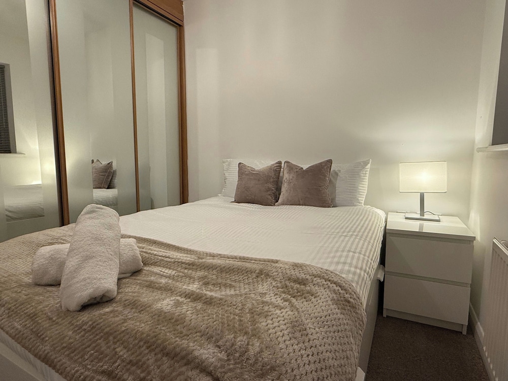 Coventry - 3 Beds - Pet Friendly - Free Parking