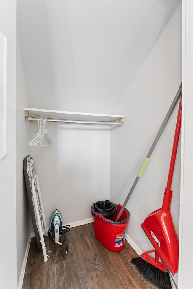 Private Studio Apartment in Burlington - U5