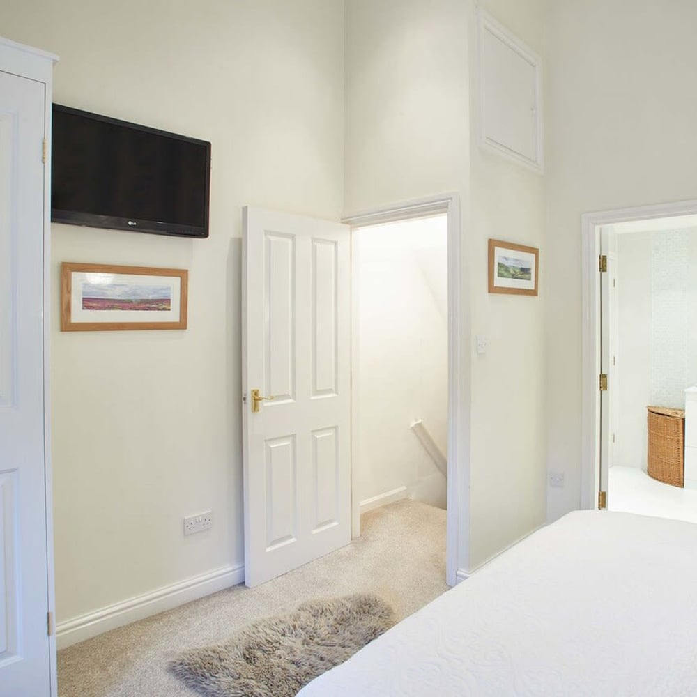 Host Stay Rosella Cottage