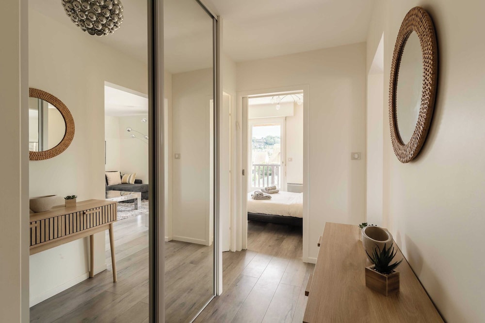 Renovated Apartment Sleeping 6 - Pool and Tennis view 4