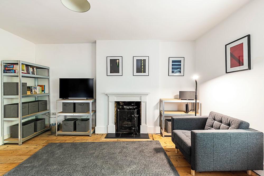 Stylish Chiswick Apartment With a Private Terrace