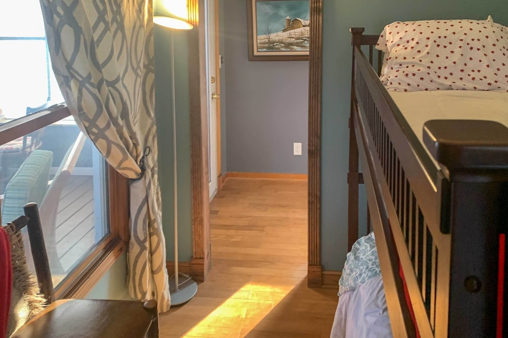 Lakeside Escape Steps to Lake Michigan Beach! view 4