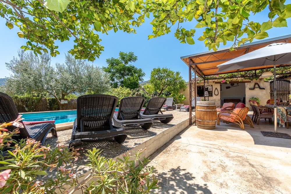 Traditional Charm With Private Pool