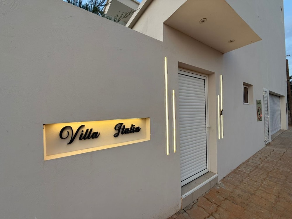 Villa Italia Somone Luxury Hotel