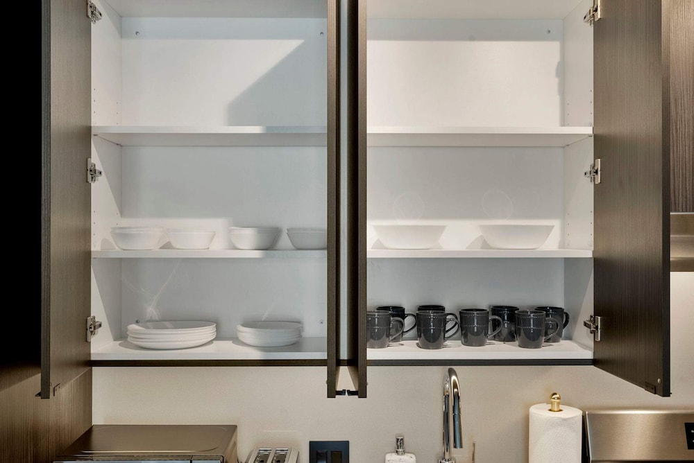 3 Bed 3 Bath High Rise With Gym Amenities