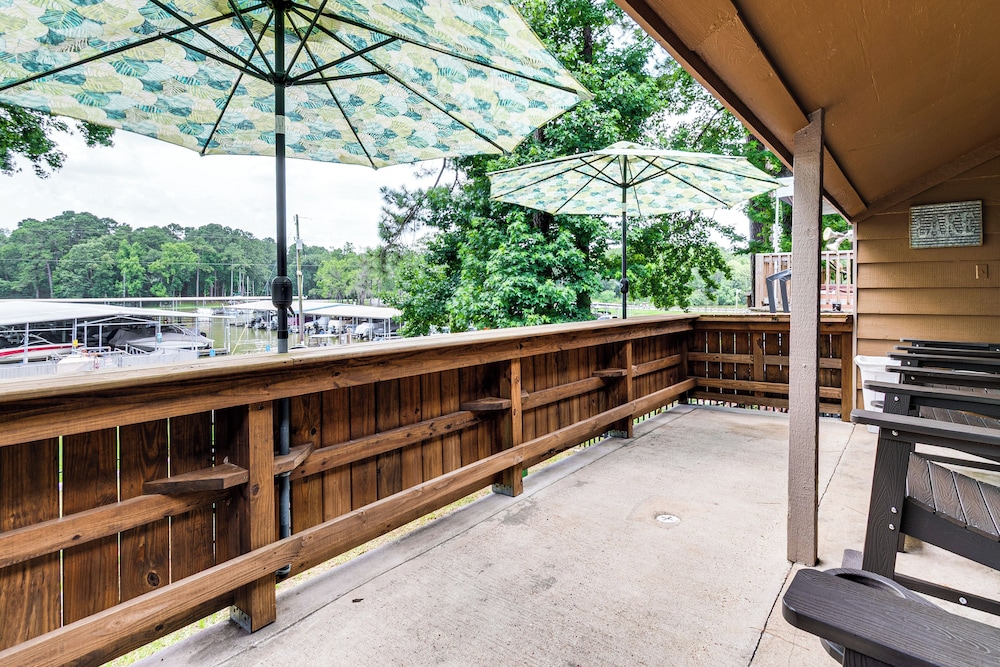 Steps to Marina: Coldspring Retreat w/ Lake View