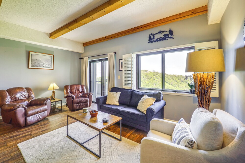 3 Mi to Sugar Mtn Resort: Condo w/ Pool & Hot Tub