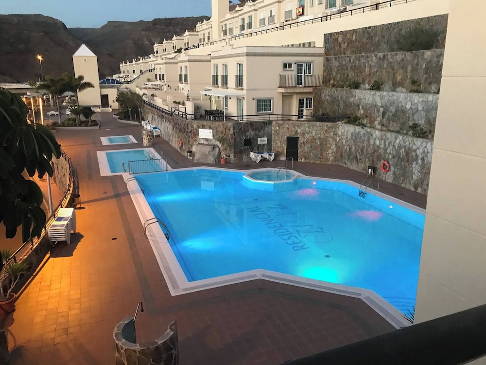 Welcoming and Modern Holiday Home With Access to Swimming Pool