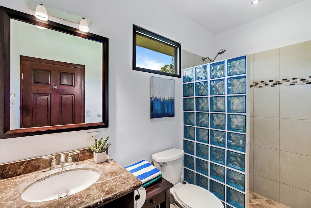 Stylish Home with Chic Decor, Luxury Amenities & Tropical Outdoor Oasis with Sparkling Private Pool