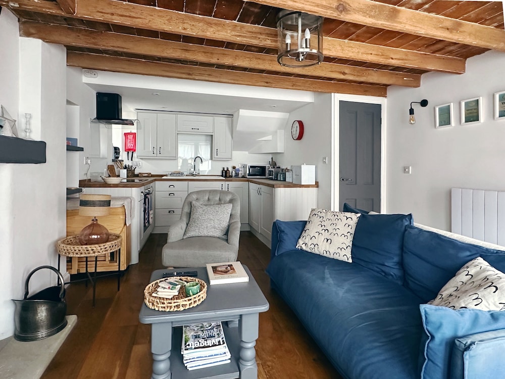 Beautiful 3-bed Cottage With Stunning sea Views