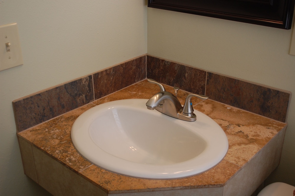 Bishop Vacations - El Rancho Motel - Property Image 77