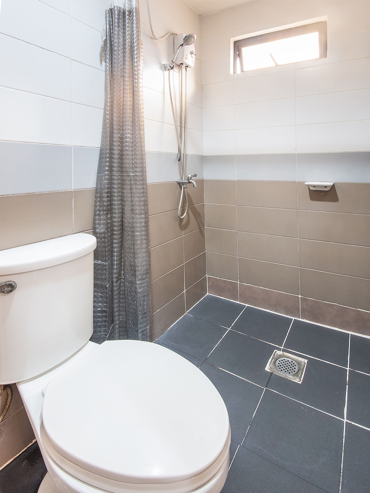 Cebu Vacations - OYO 443 Maria Cristina Arcade Suites - Property Image 8