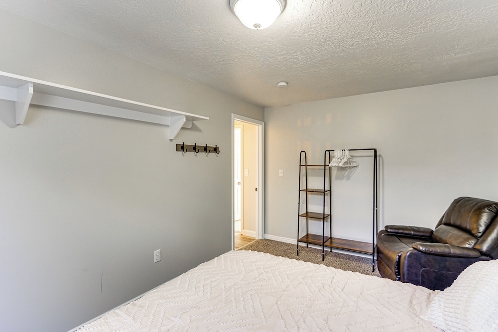 Cozy Kaysville Vacation Rental w/ Mountain Views!