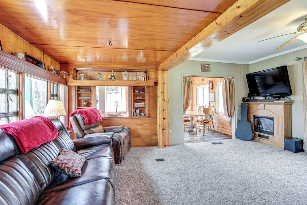 4 Mi to Snowmobile Trails: Muskegon River Retreat
