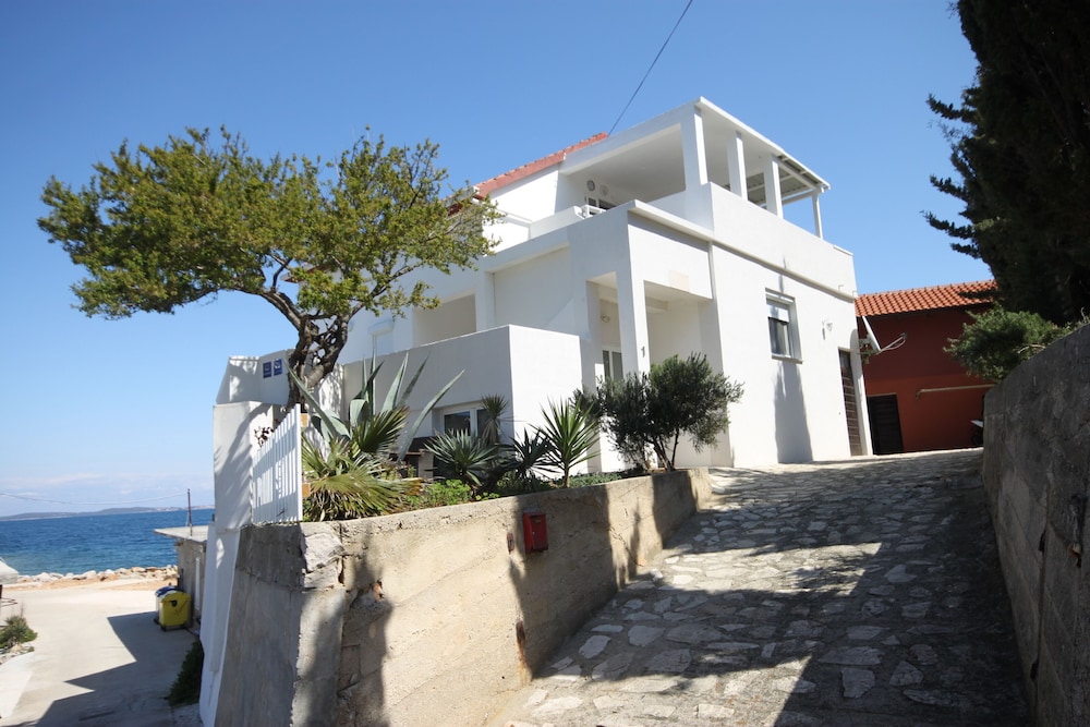 Apartment Located Directly on the Sea, With sea Views and Stunning Views view 3