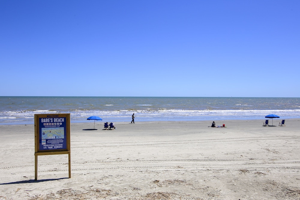By The Sea Gulf View Deluxe Condo