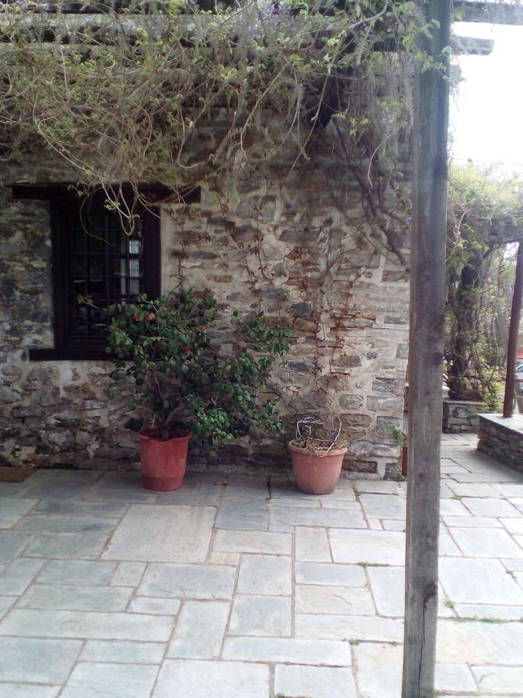 Traditional Guest Home Dimou